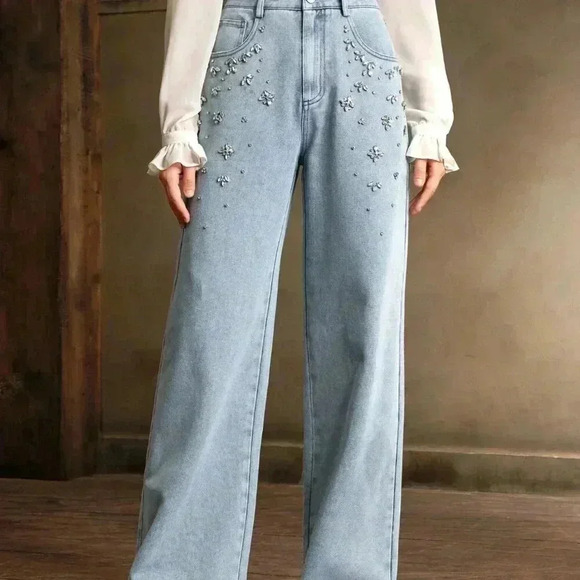 Light Wash Casual Women's Hand-Stitched Rhinestone Jeans - Picture 3 of 8